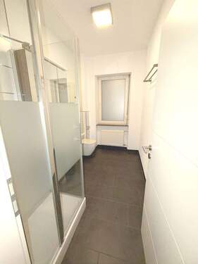 Badezimmer mir Fenster - 