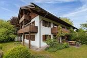 Hausansicht - Das Naturpanorama mit unverbaubarem Weitblick - Charmantes Landhaus in sehr guter Lage Oberhaching!