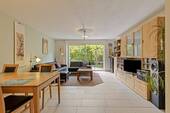 Wohn - und Essbereich mit Zugang zur Terrasse - 