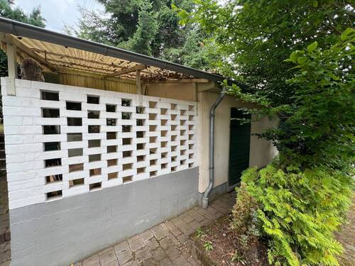 Schuppen mit Terrasse - 