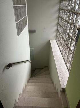 Treppe zum Keller/Untergeschoss - 
