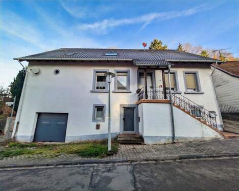 Front - Ein Haus, viele Möglichkeiten - Platz für Familie, Arbeit und Hobby