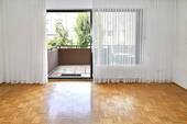 Wohnzimmer Blick zum Balkon - 