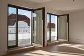 Ausstieg zum Balkon - 2 Zimmer Etagenwohnung in Berlin