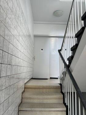 Hausflur - 9 Zimmer Etagenwohnung in Köln