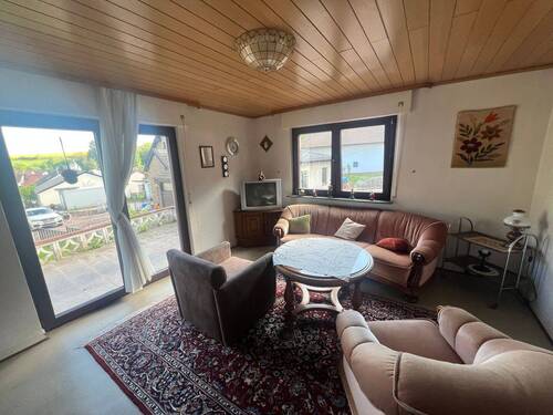 Fernsehzimmer mit Zugang zur Terrasse - 