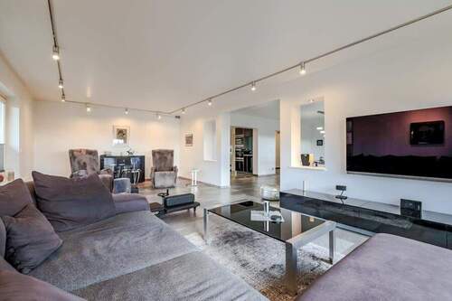 Wohnzimmer - 9 Zimmer Mehrfamilienhaus, Wohnhaus in Linz am Rhein