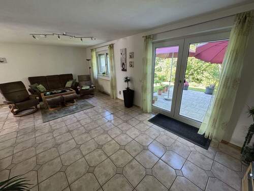 Wohnzimmer mit Terassenblick - 