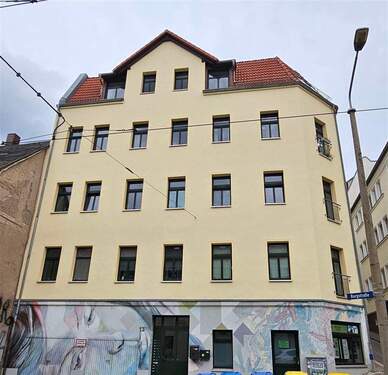 Vorderansicht - 3 Zimmer-Dachgeschosswohnung mit Balkon unweit des Riveufers!