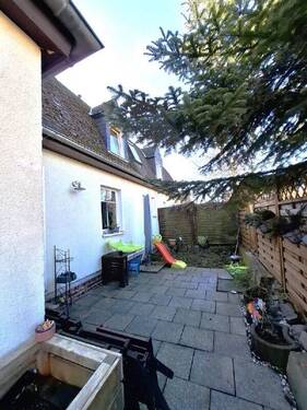 rechte Gartenseite - Mehrfamilienhaus, Wohnhaus mit 272,00 m² in Chemnitz zum Kaufen