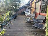 Blick auf die Holzterrasse - 