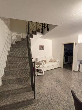 Zugang zur 2. Etage - Wohnung zur Miete - 800,00&nbsp;EUR Kaltmiete, ca.&nbsp; 100,00&nbsp;m&sup2;&nbsp;Wohnfl&auml;che