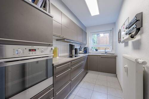 Einbauküche mit Vorratskammer - Etagenwohnung mit 80,30 m&sup2; in Möglingen zum Kaufen