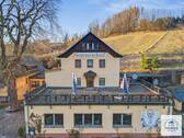 Hauptgebäude - 