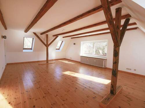 Zimmer im Dachgeschoss - 