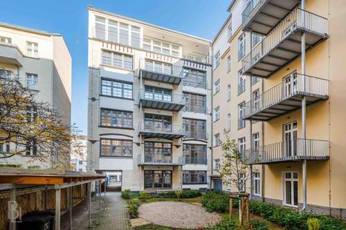 Aussenansicht - Wohnen auf höchstem Niveau: Luxuriöse Dachgeschosswohnung in Kreuzkölln