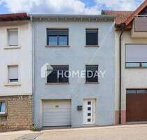 Geräumiges Reihenmittelhaus mit neuer Terrasse und direktem Garagenzugang - Ihr Traumzuhause! - Kämpfelbach Ersingen