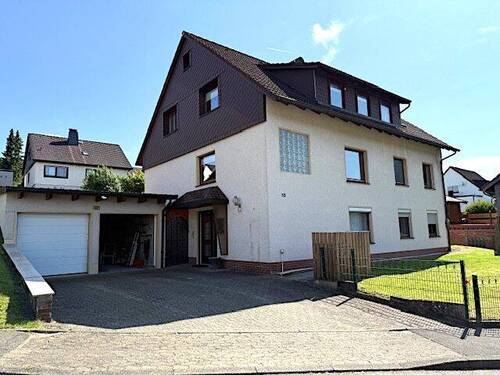 Ansicht mit Eingang - 6 Zimmer Einfamilienhaus in Bad Lauterberg