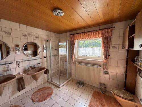 Badezimmer im Erdgeschoss - 