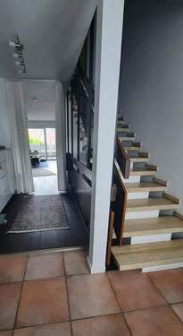 Eingangsbereich-Diele - 5 Zimmer Reihenmittelhaus zum Kaufen in Homburg