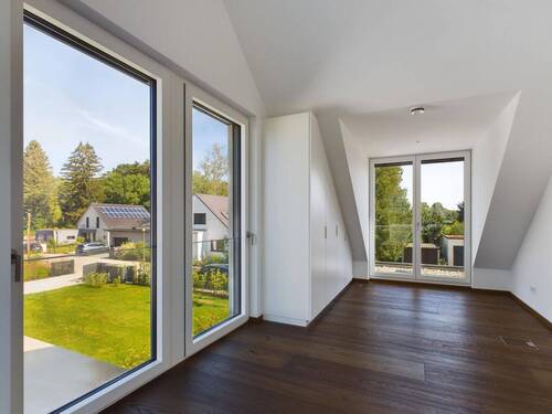 Das zweite lichtdurchflutete Schlafzimmer - 