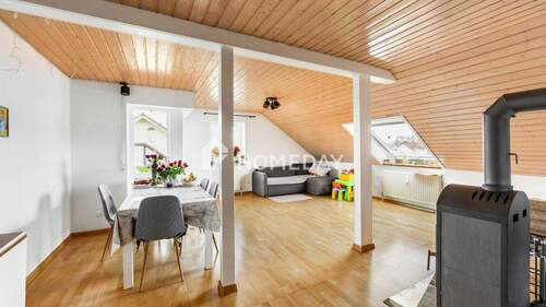 Wohnzimmer 1 - 3 Zimmer Etagenwohnung zum Kaufen in Offenburg