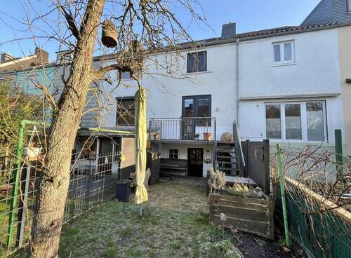 rückwärtiger Blick aus dem Garten - 