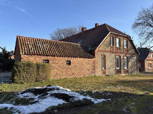 Außenansicht Nebengebäude und Haupthaus - Mehrfamilienhaus, Wohnhaus mit 142,50 m&sup2; in Uelzen zum Kaufen