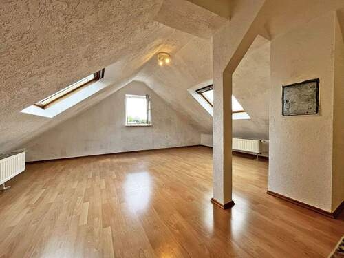 Offener Wohnbereich mit Dachcharme - 3 Zimmer Etagenwohnung zum Kaufen in Heilbronn / Frankenbach