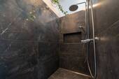 großzügige Dusche - 