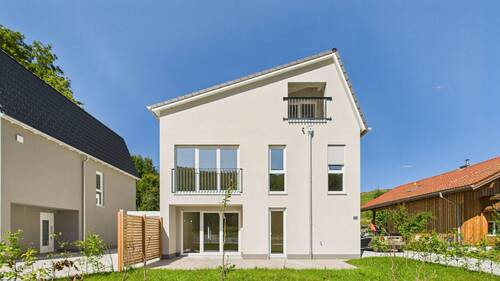 Frontansicht - Familienidyll mit Wohlfühlgarantie - Ihr Neubau in naturnaher Lage