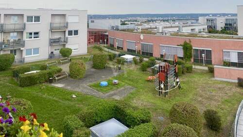 Blick auf Spielplatz - 