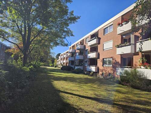 Blick aus dem Garten - Helle 3-Zimmer-Wohnung inkl. TG-Stellplatz mit Südbalkon in bester Lage - Hamburg-Niendorf