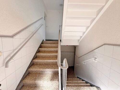 gepflegtes Treppenhaus - Etagenwohnung mit 71,00 m&sup2; in Bremen zum Kaufen