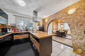 Küche - 7 Zimmer Einfamilienhaus zum Kaufen in Straßkirchen