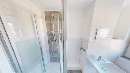 Bad mit Dusche - Familienwohnhighlight im Küchwald-Karree