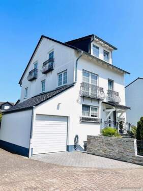 Bild 1 - Familienidyll mit Mehrwert: Freistehendes Einfamilienhaus MIT EINLIEGERWOHNUNG in bevorzugter Lage