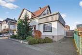 Hausansicht - Doppelhaushälfte in zentraler Lage von Ettlingen