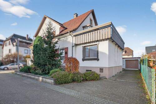 Hausansicht - Doppelhaushälfte in zentraler Lage von Ettlingen