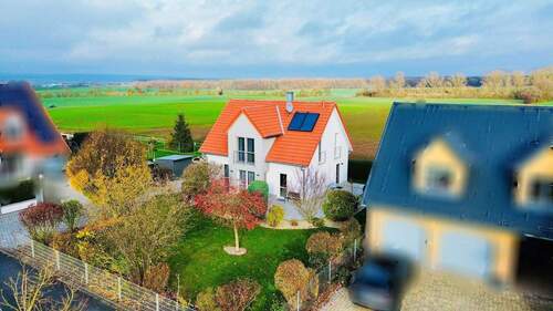 Luftbild - Einziehen und Wohlfühlen: Modernes Haus mit Top-Ausstattung!