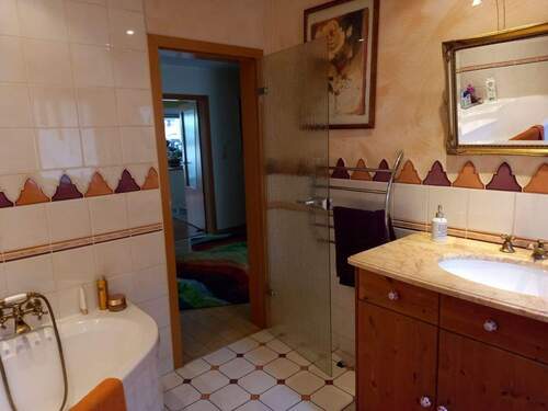 Bild 4 - Einfamilienhaus mit 218,00 m&sup2; in Freudenberg zum Kaufen