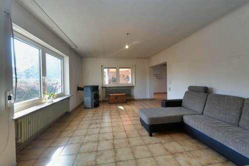 Wohnzimmer - 6 Zimmer Bungalow zum Kaufen in Gunzenhausen