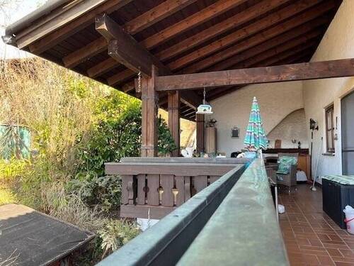 4-Zi.-Mais.-Whg., Balkon u. Freisitz - 