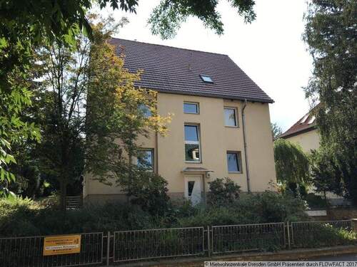 Straßenseite - Schöne 2-R-WE mit Terasse im Dresdn - 