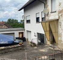 PREISREDUZIERUNG! 2 Häuser zu einem Preis mit großem Grundstück in Randlage von Aschbach zu verkaufen