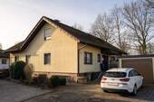 Außenansicht mit Garage - 7 Zimmer Einfamilienhaus zum Kaufen in Bühl