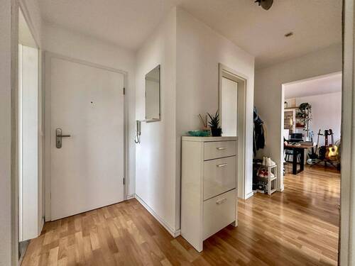 Flur - 3 Zimmer Etagenwohnung in Stuttgart