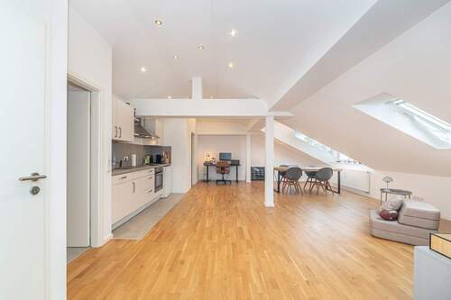 großzüggier Wohnbereich - Tolle 2,5-Zimmer-Wohnung mit Weitblick