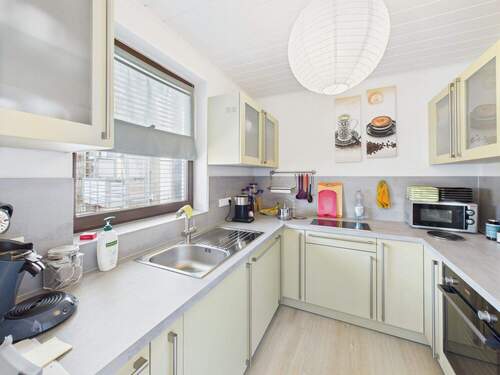 neuwertige Einbauküche (2. OG) - 3 Zimmer Etagenwohnung in Mainz