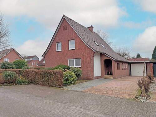 Straßenansicht - Einfamilienhaus mit ganz viel Charme!